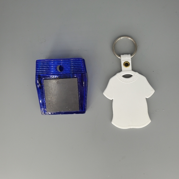 Lot of 2 Youth Keychain and Magnet Set - Picture 2 of 5